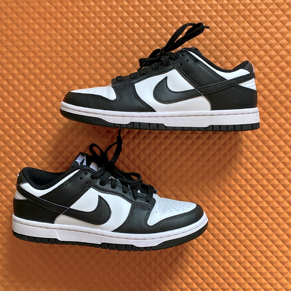 Nike women’s dunk low black and white